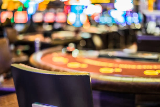 Live dealer: real-time wheel spin Live dealer spinning American Roulette wheel